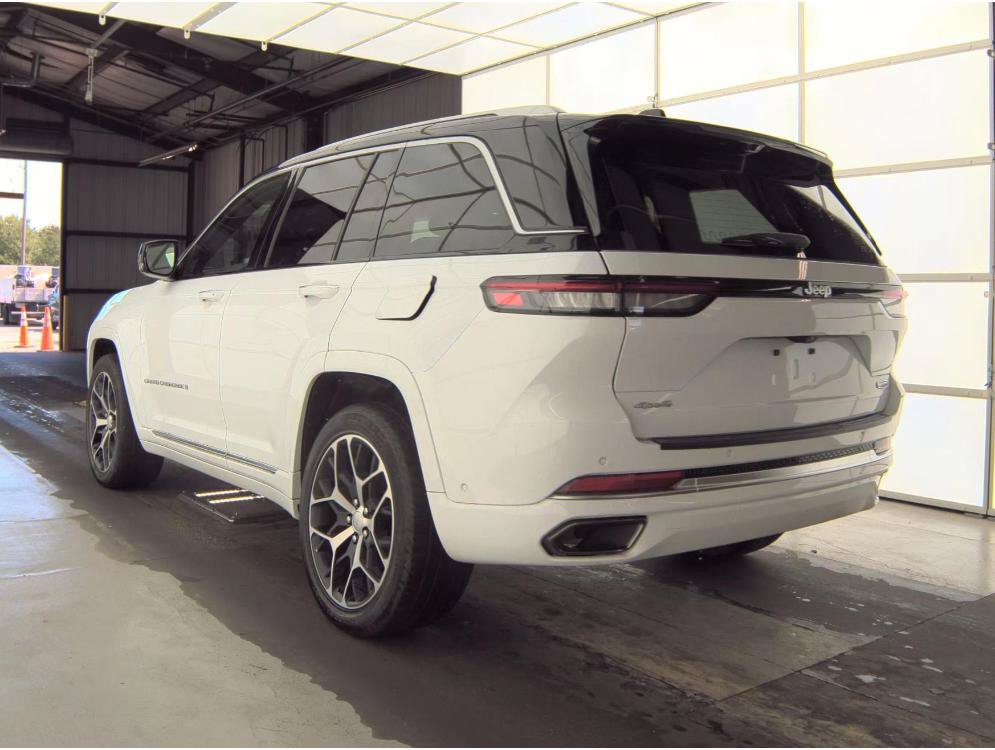 Used 2024 Jeep Grand Cherokee Summit AWD/4WD image 6