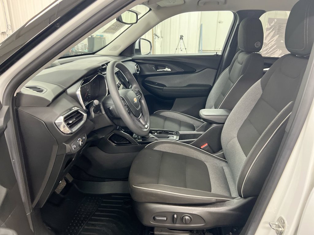 Used 2023 Chevrolet TrailBlazer LT FWD image 19