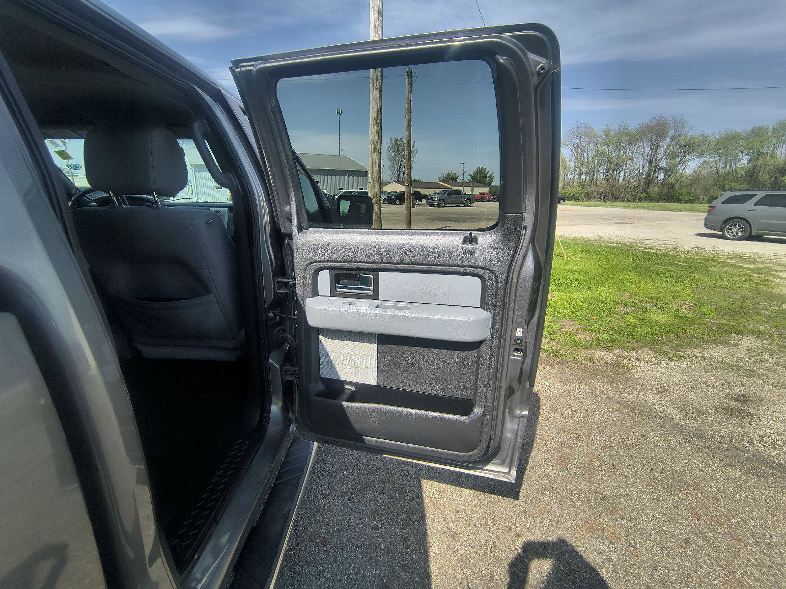 Used 2014 Ford F150 XLT w/ Equipment Group 302A Luxury AWD/4WD image 23