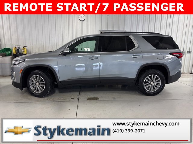 Used 2023 Chevrolet Traverse LT image 2