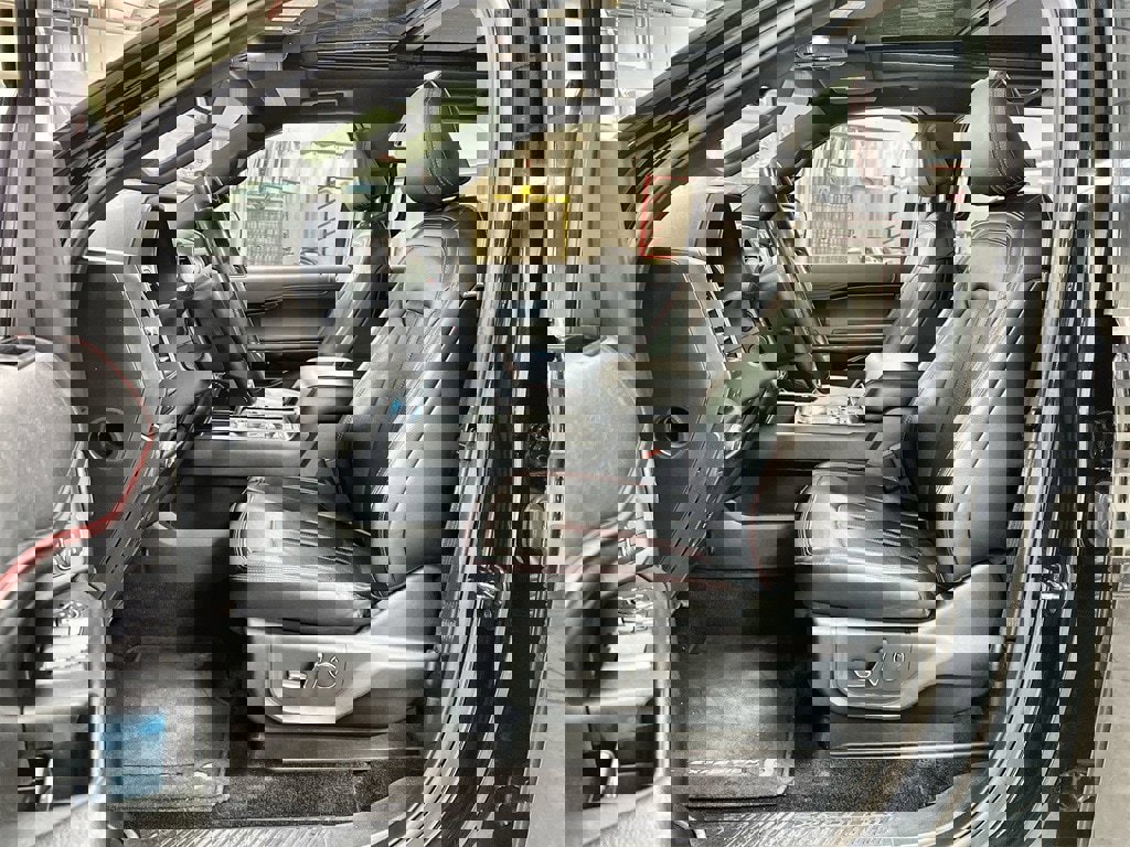 Used 2021 Ford Expedition Limited image 16