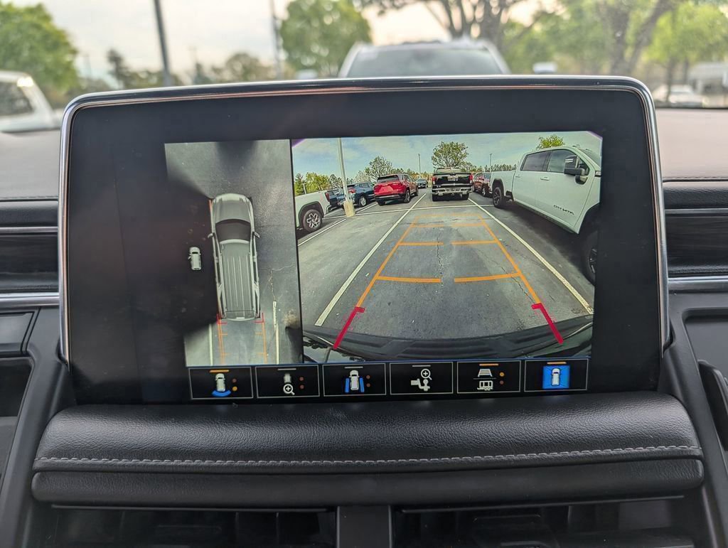 Used 2022 Chevrolet Tahoe Z71 w/ Luxury Package AWD/4WD image 26