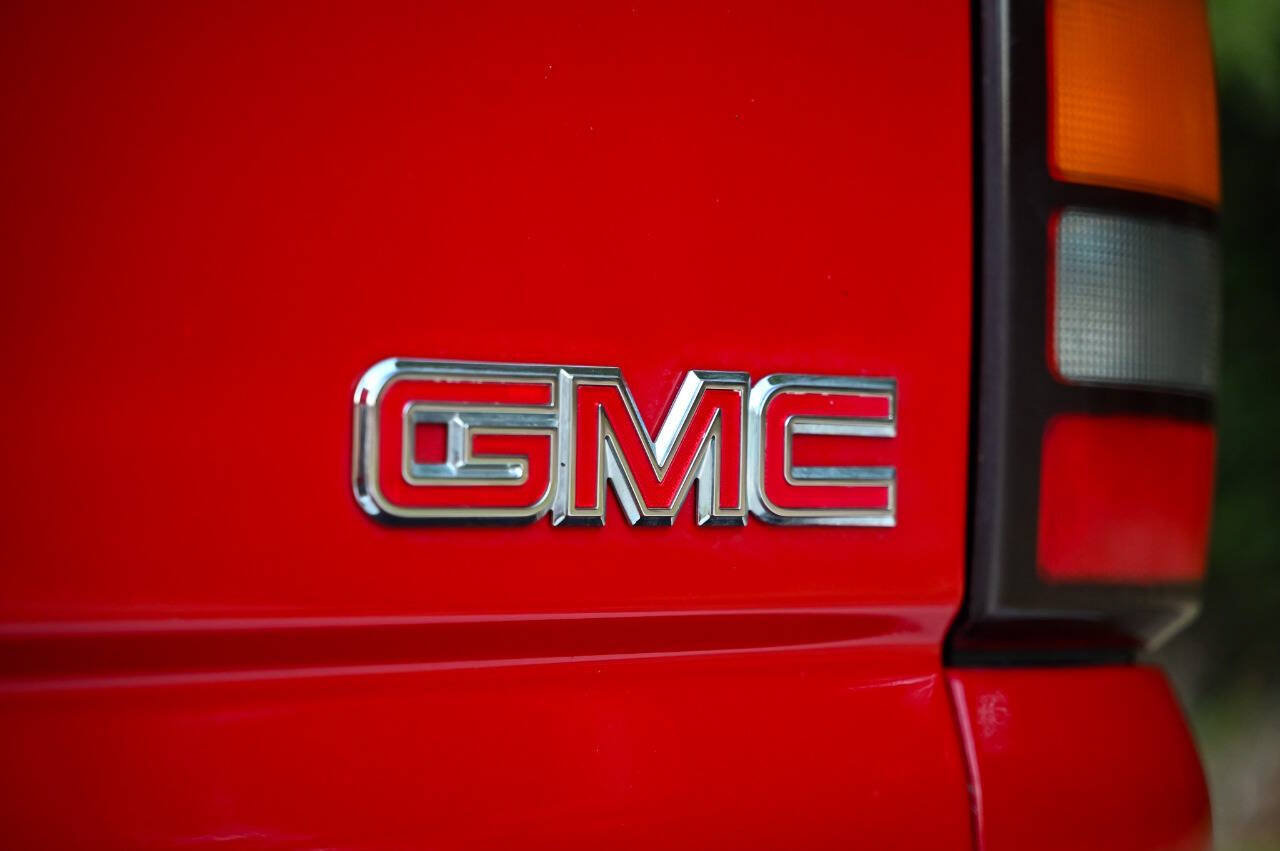 Used 2006 GMC Sierra 2500 SLT w/ Heavy-Duty Power Package AWD/4WD image 34