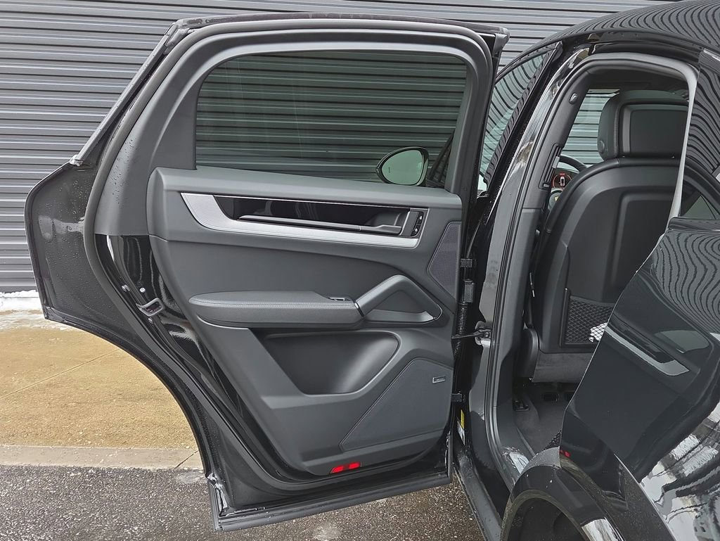 Certified 2026 Porsche Cayenne Coupe image 17