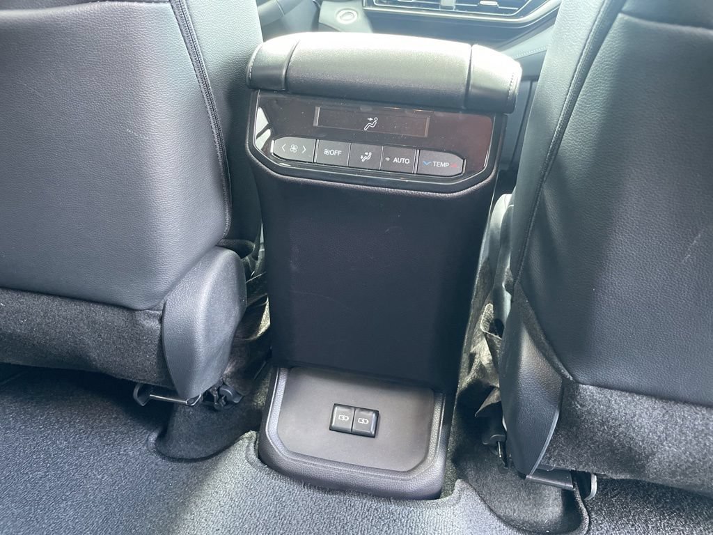 Used 2026 Toyota Highlander XLE AWD/4WD image 17