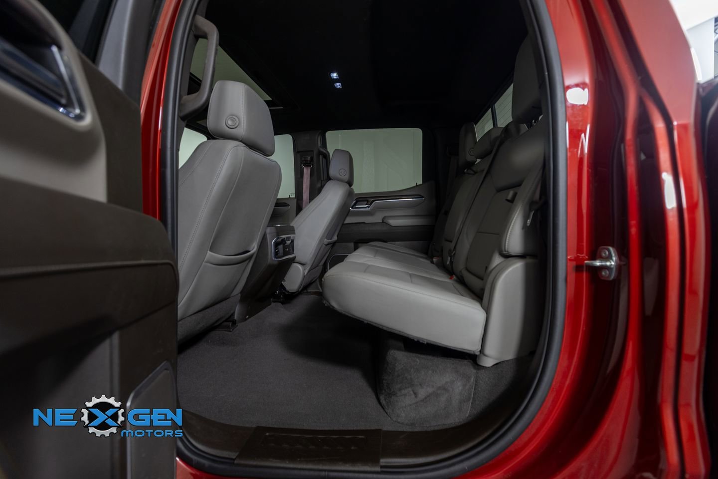 Used 2023 GMC Sierra 1500 SLT AWD/4WD image 26
