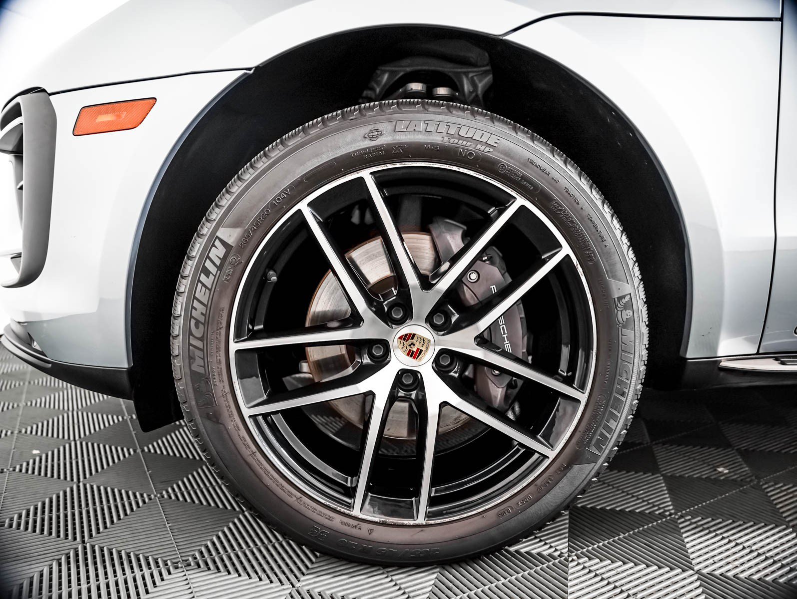 Certified 2023 Porsche Macan AWD/4WD image 14