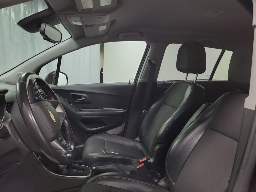 Used 2022 Chevrolet Trax LT w/ Driver Confidence Package AWD/4WD image 12