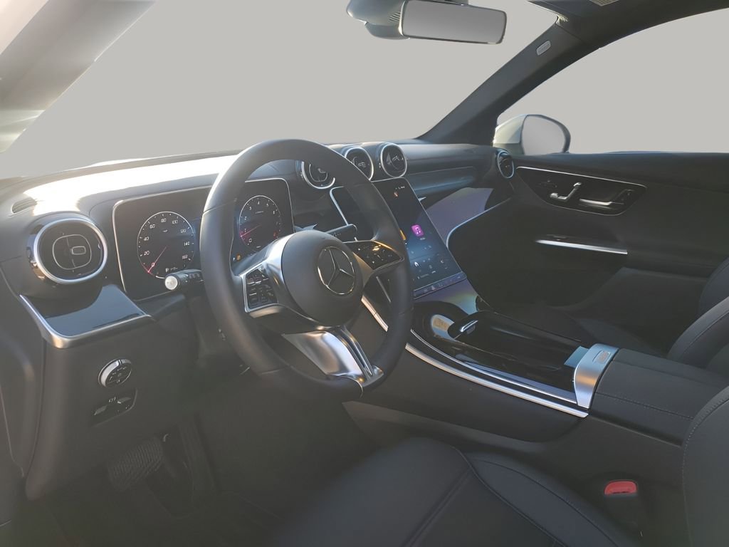 Used 2025 Mercedes-Benz GLC 300 4MATIC image 29