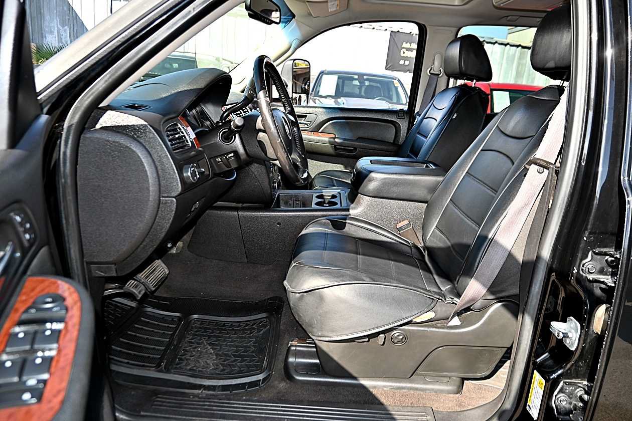 Used 2007 GMC Sierra 3500 SLT w/ Entertainment Package RWD image 16