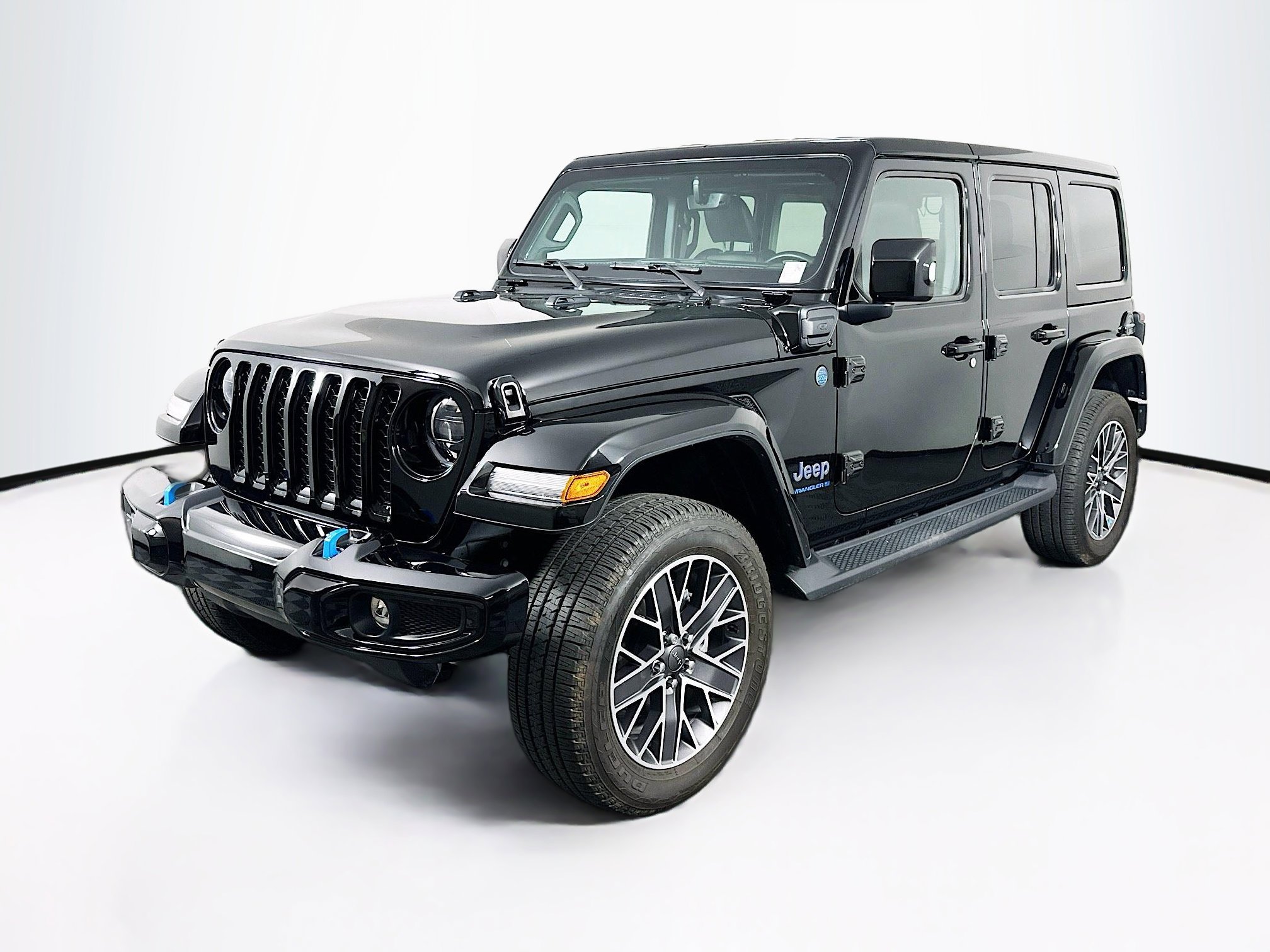 Used 2023 Jeep Wrangler Unlimited Sahara AWD/4WD image 3