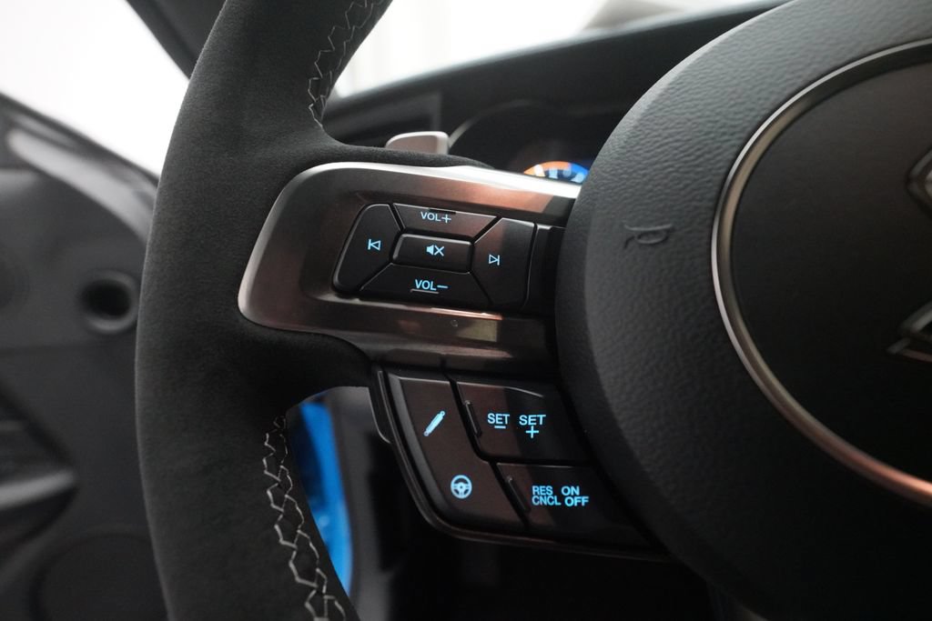 Used 2022 Ford Mustang Shelby GT500 w/ Technology Package RWD image 17
