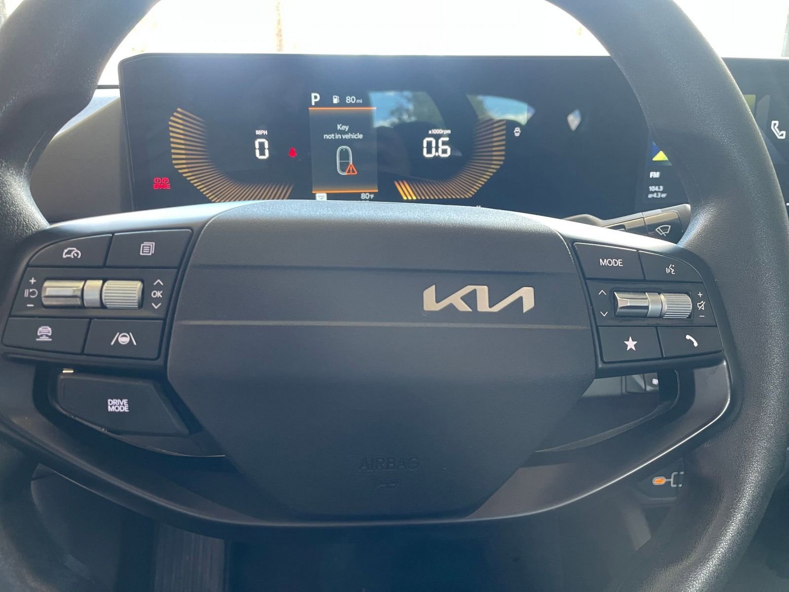 Used 2025 Kia K4 LXS image 28