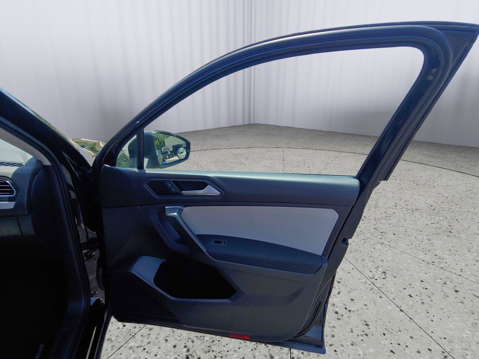 Used 2021 Volkswagen Tiguan S FWD image 17