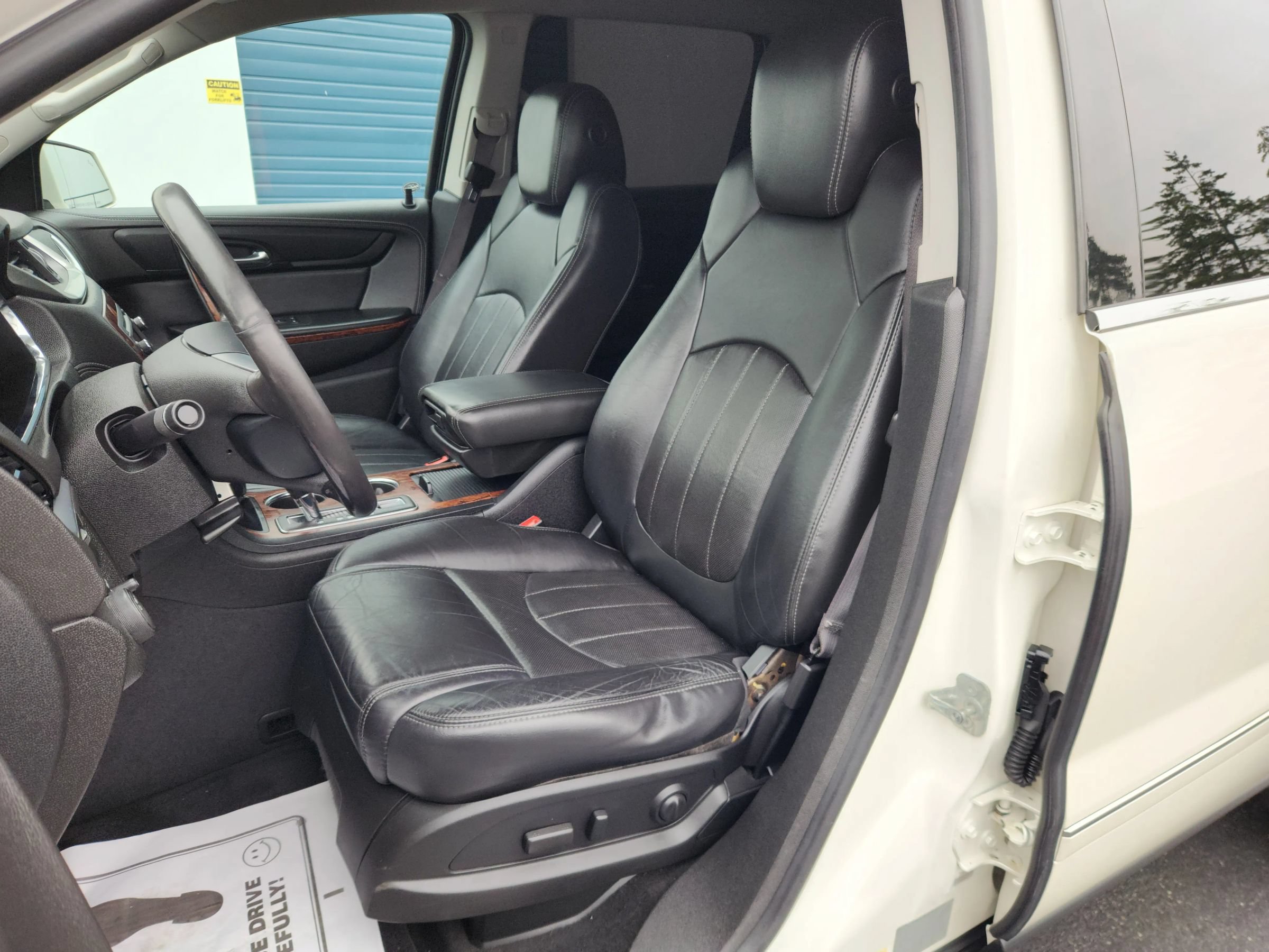 Used 2014 Chevrolet Traverse LTZ FWD image 8