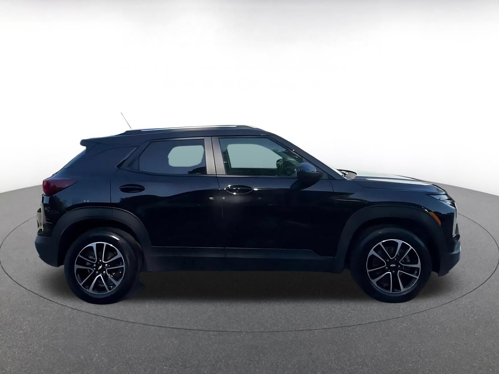 Used 2025 Chevrolet TrailBlazer LT AWD/4WD image 16