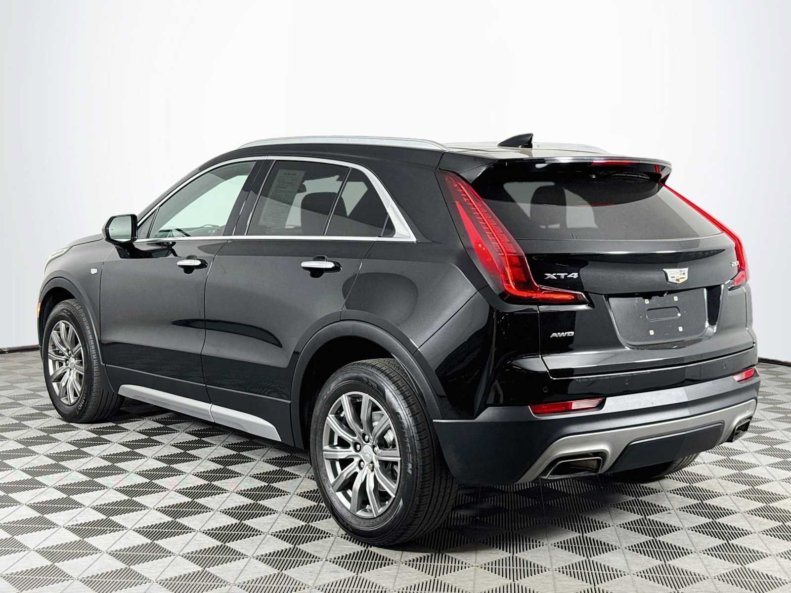 Used 2019 Cadillac XT4 Premium Luxury AWD/4WD image 7