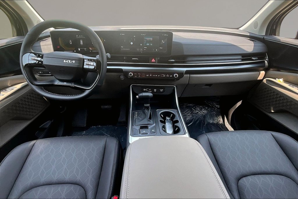 New 2027 Kia Carnival FWD image 5