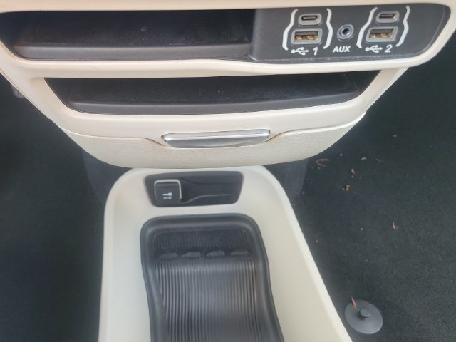 Used 2024 Chrysler Pacifica Touring-L FWD image 27