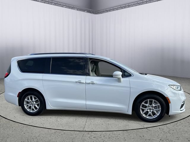 Used 2021 Chrysler Pacifica Touring-L FWD image 6