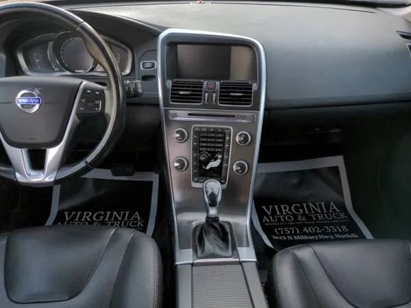 Used 2016 Volvo XC60 T5 Premier image 11