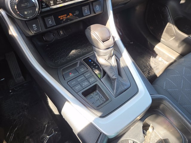 Used 2021 Toyota RAV4 XLE w/ Convenience Package AWD/4WD image 16
