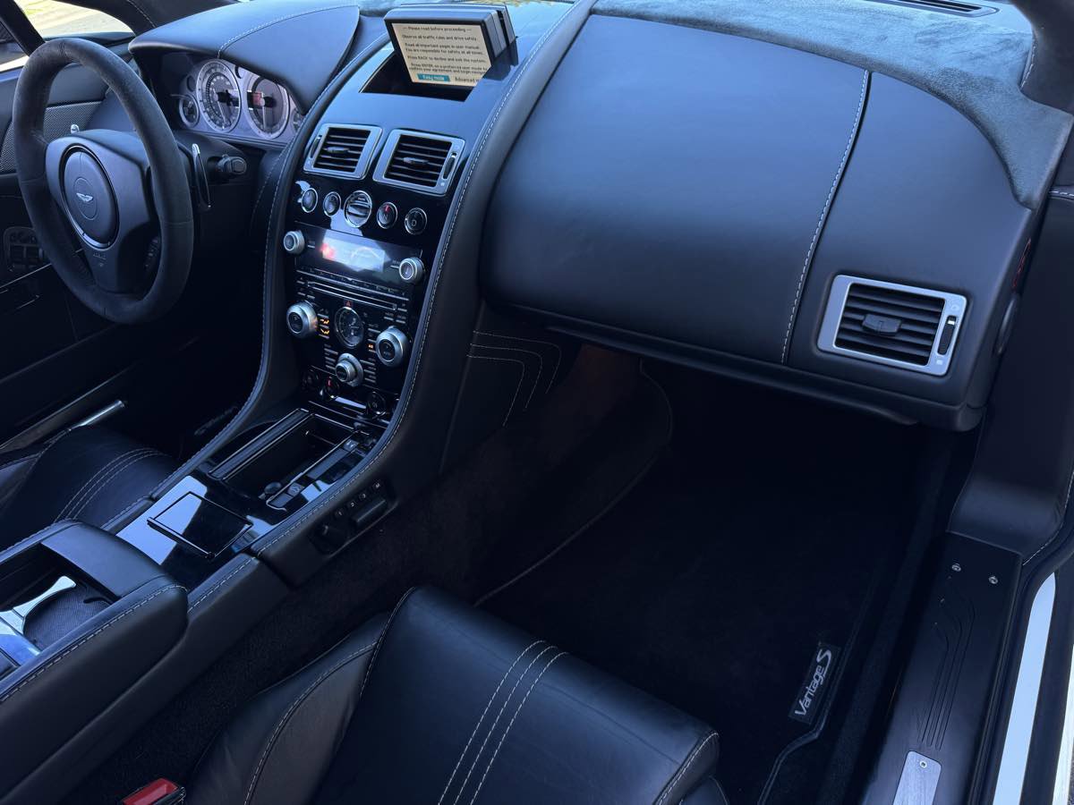 Used 2011 Aston Martin V8 Vantage S image 19