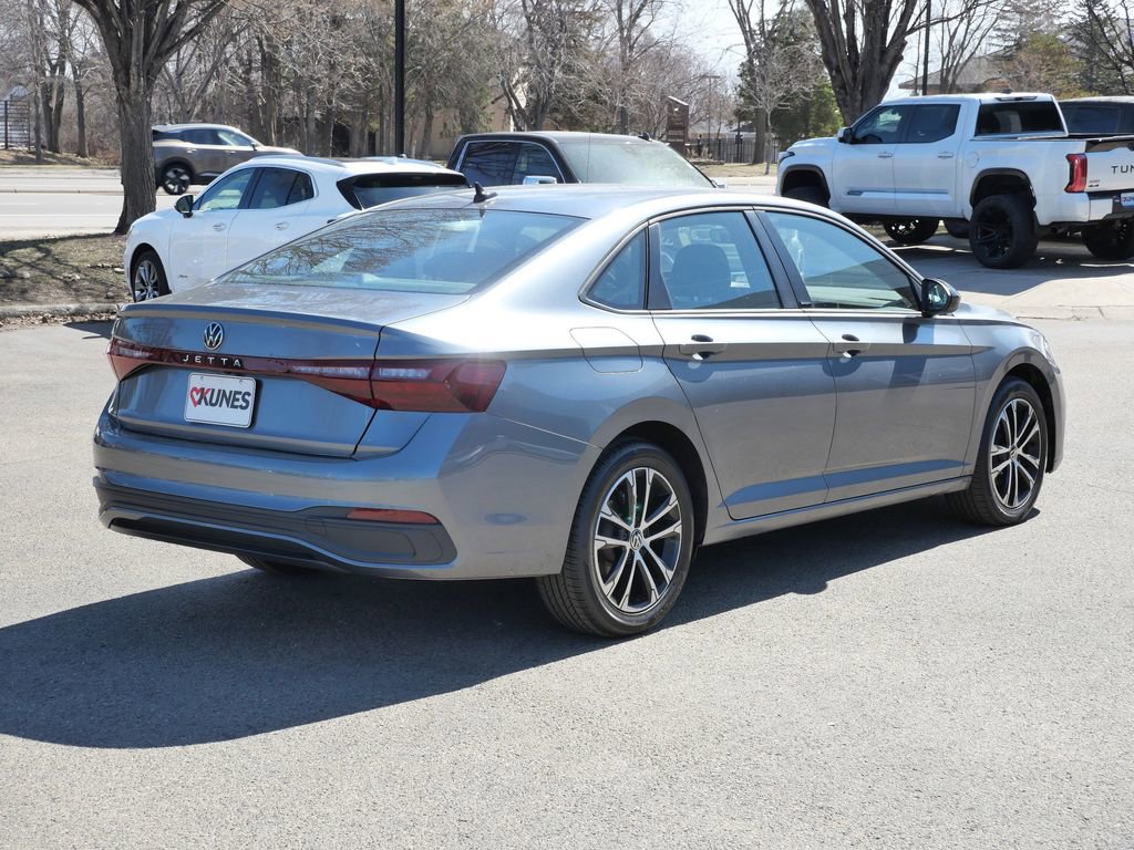Used 2025 Volkswagen Jetta Sport image 12