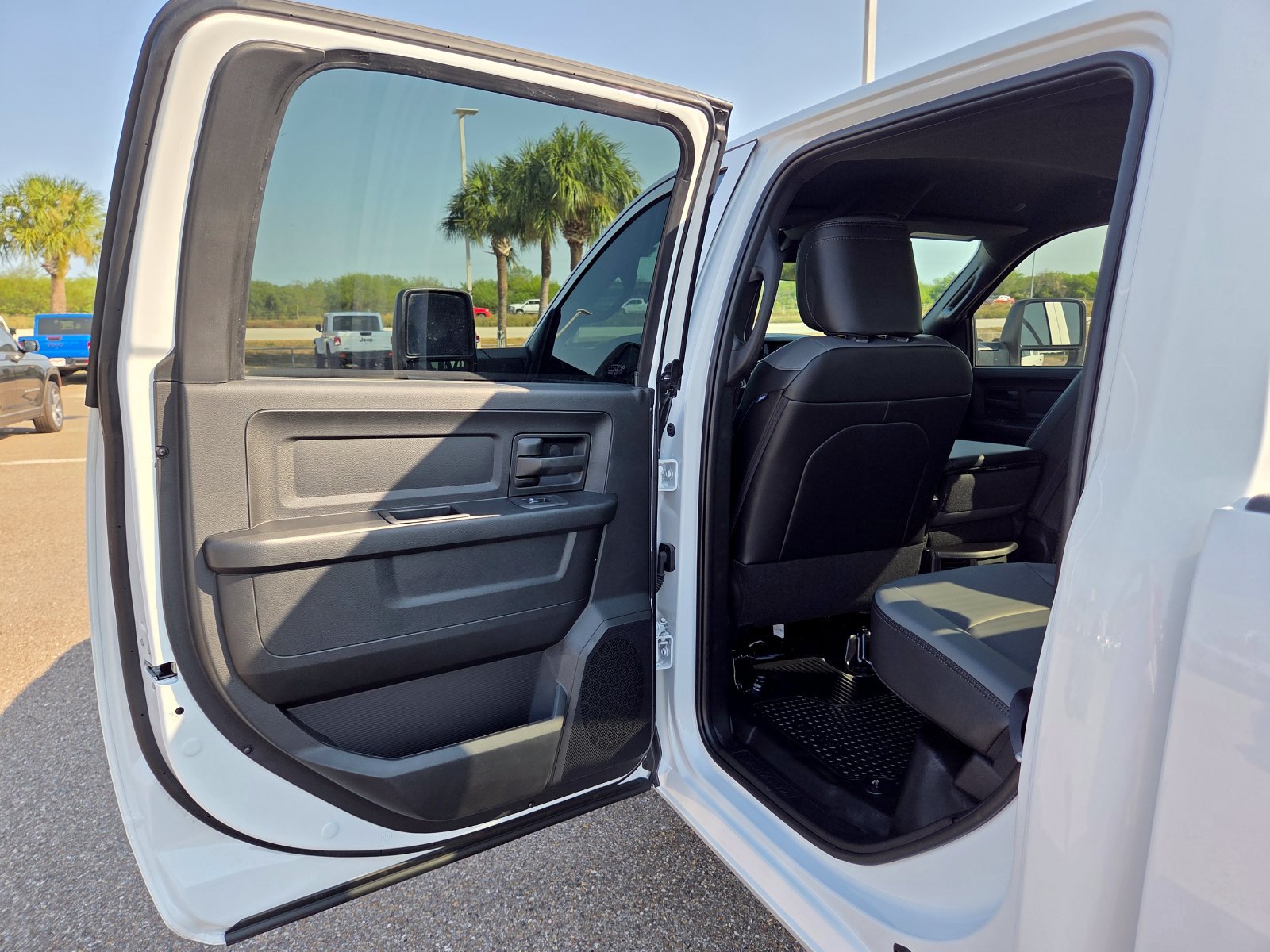 New 2026 RAM 3500 Tradesman w/ Chrome Appearance Group A AWD/4WD image 18