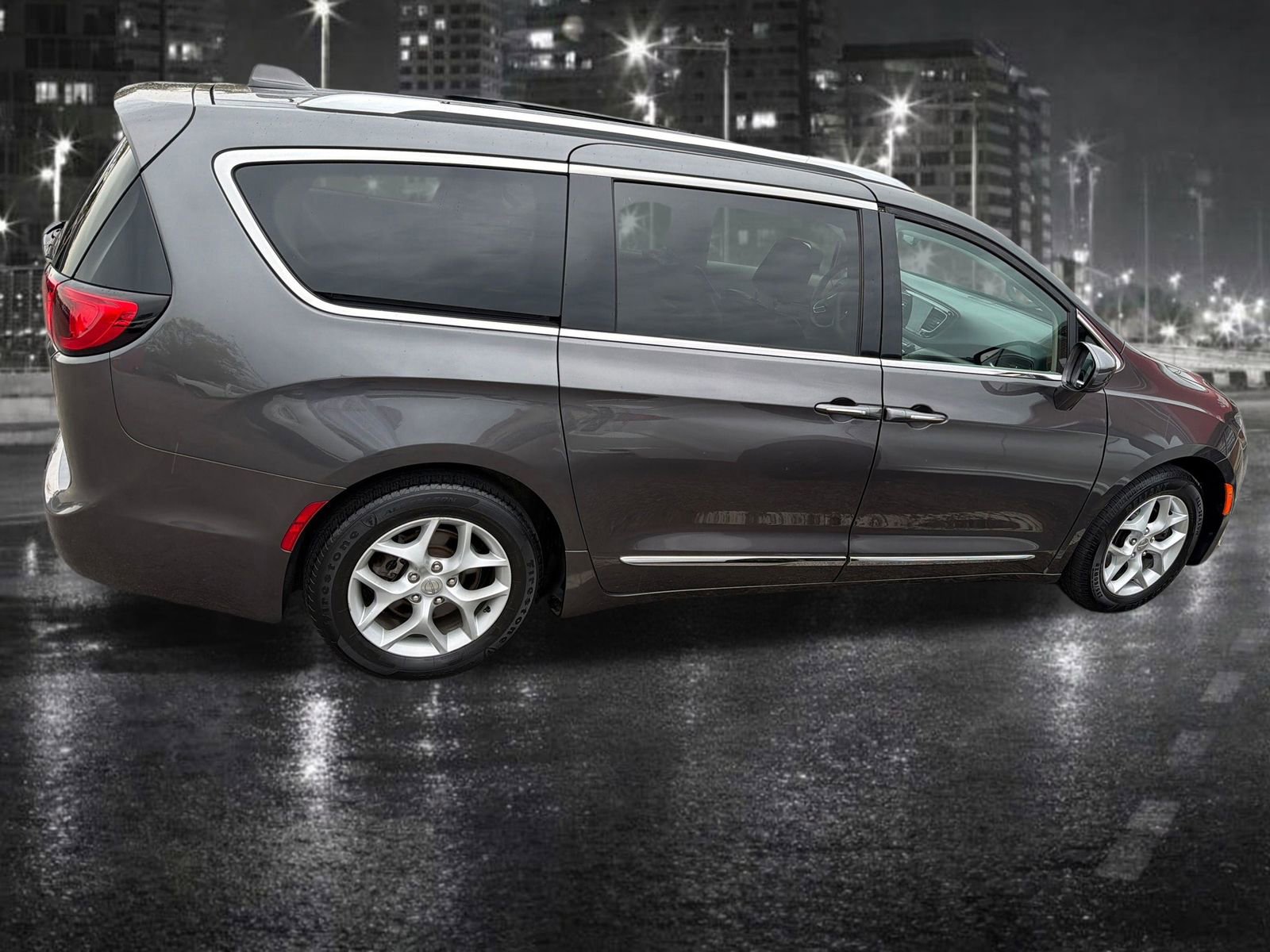 Used 2018 Chrysler Pacifica Touring-L Plus w/ Tire & Wheel Group FWD image 7