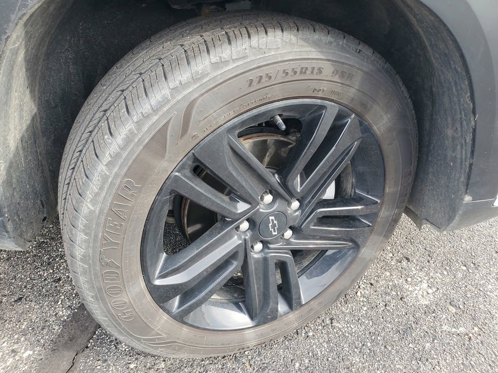 Used 2025 Chevrolet Trax ACTIV w/ Sunroof Package FWD image 30