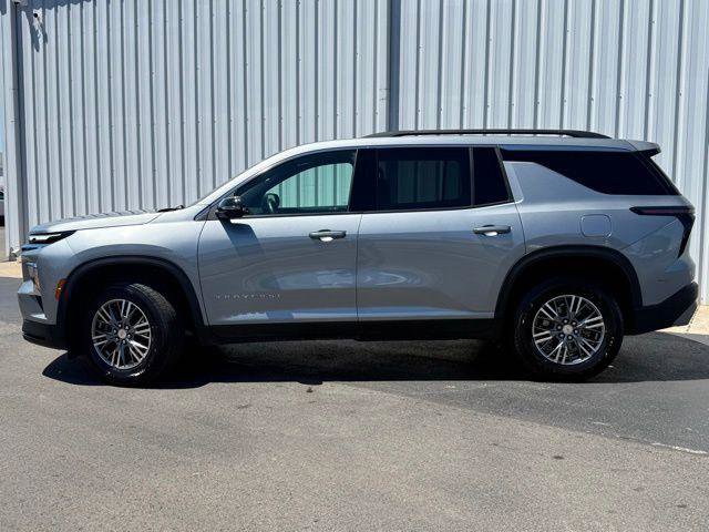 Used 2024 Chevrolet Traverse LT w/ LPO, Floor Liner Package AWD/4WD image 2