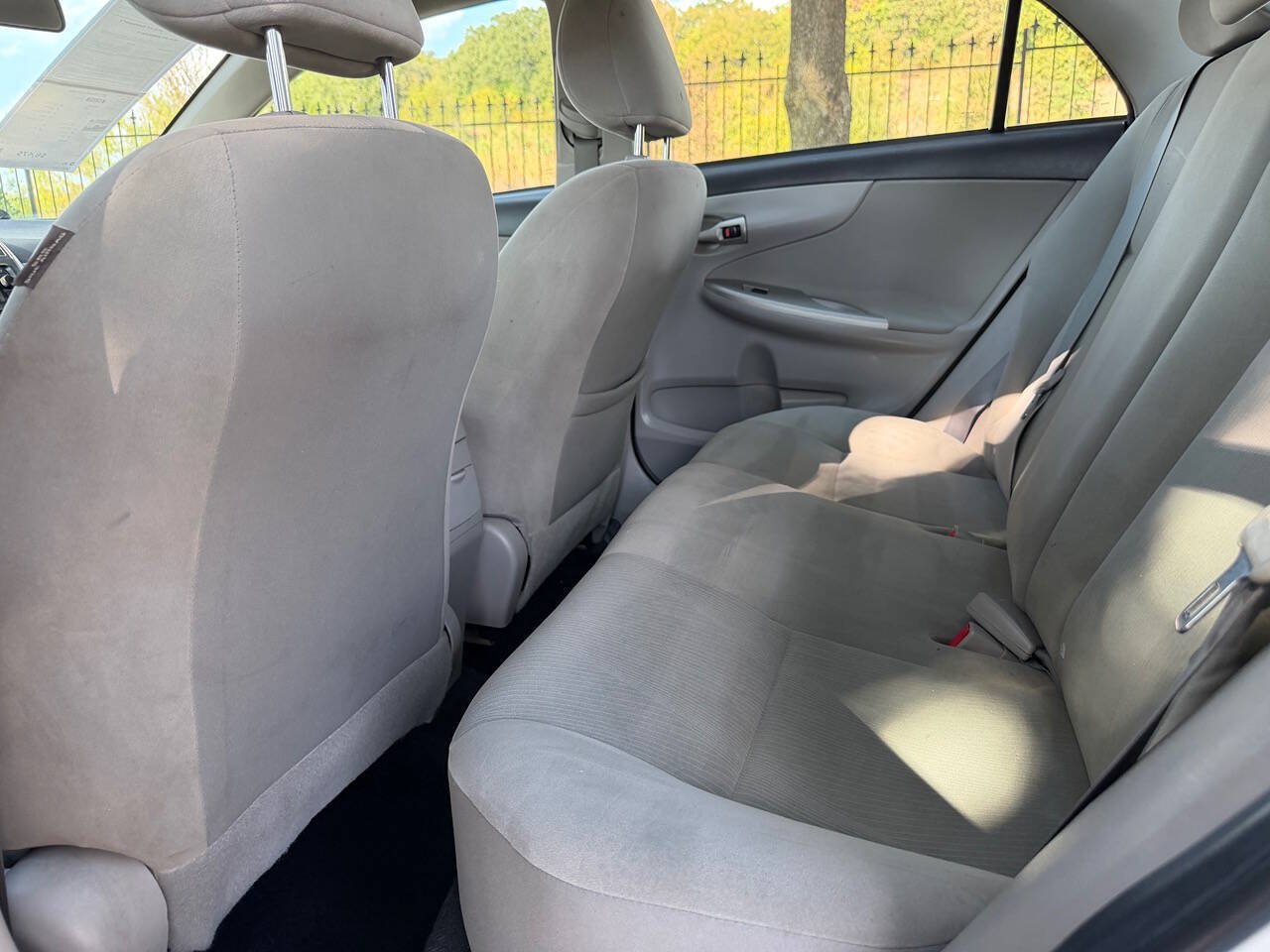 Used 2012 Toyota Corolla LE FWD image 12