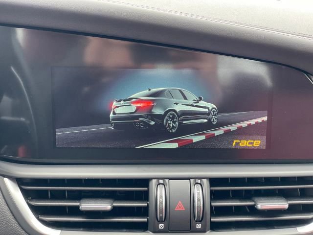 Used 2024 Alfa Romeo Giulia Quadrifoglio image 6