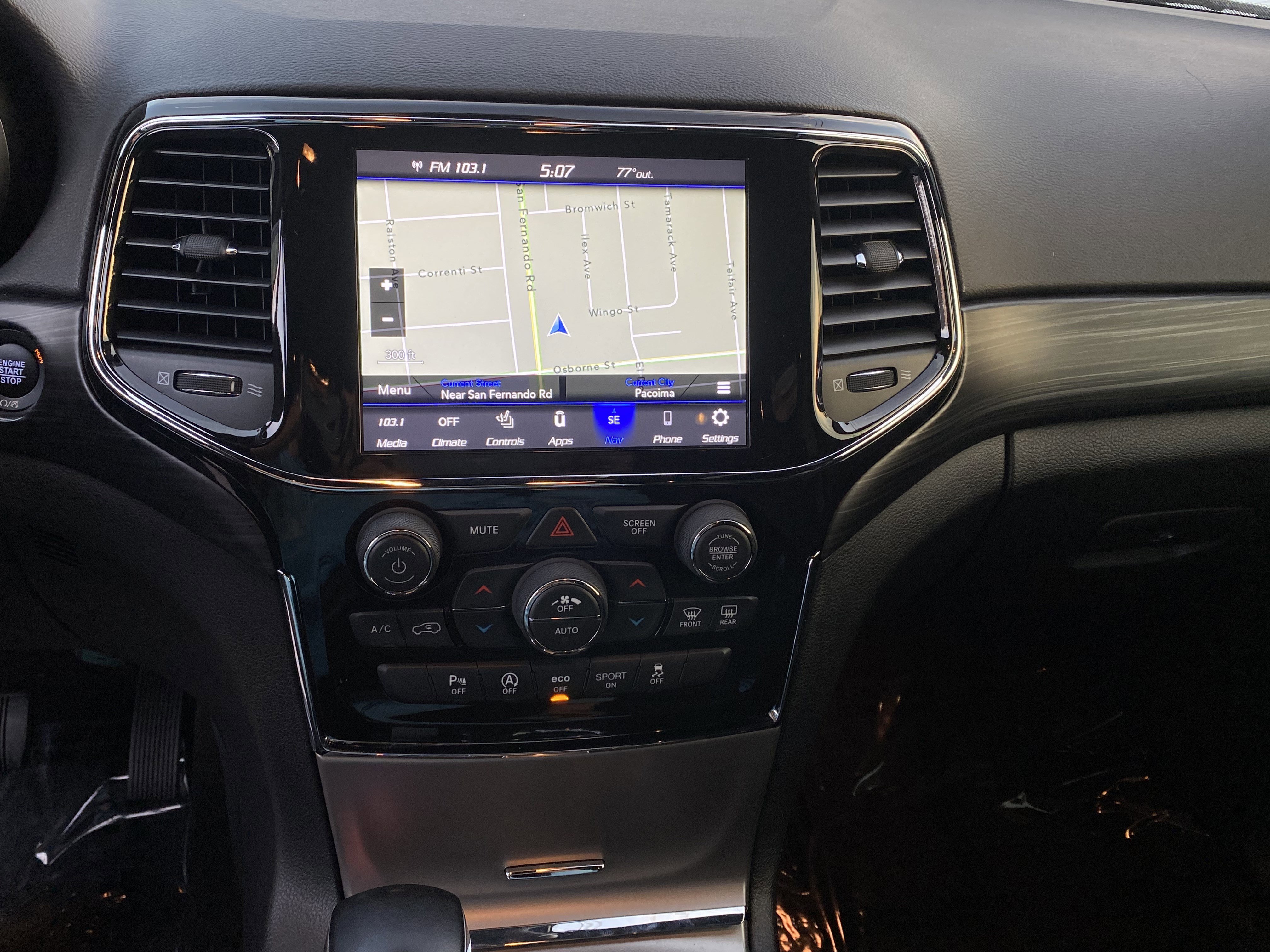 Used 2022 Jeep Grand Cherokee Laredo X image 14