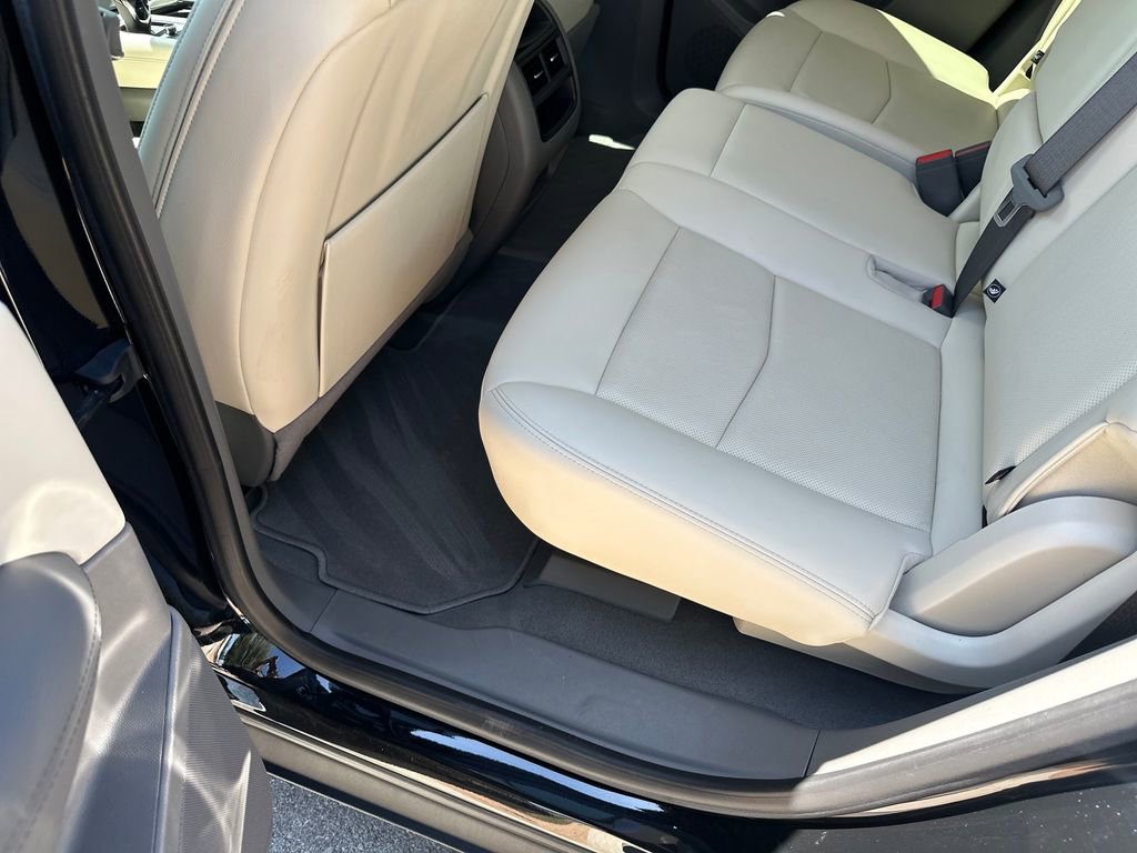 Used 2023 Cadillac XT5 Premium Luxury w/ Technology Package FWD image 32