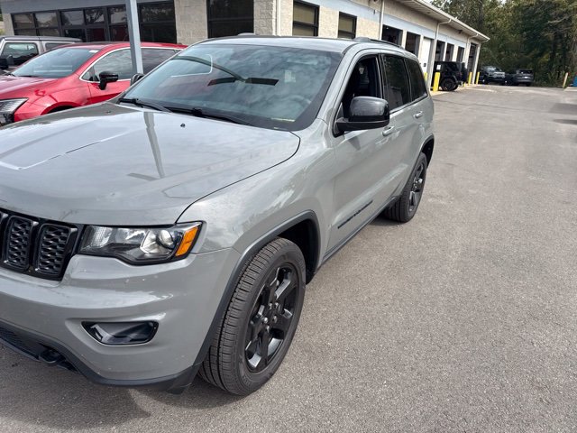 Used 2019 Jeep Grand Cherokee Laredo AWD/4WD image 2