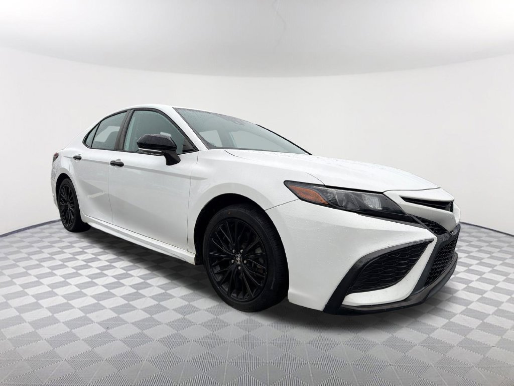 Used 2022 Toyota Camry SE w/ Carpet Mat Package (TMS) FWD image 3