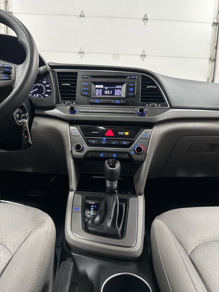 Used 2017 Hyundai Elantra SE image 24