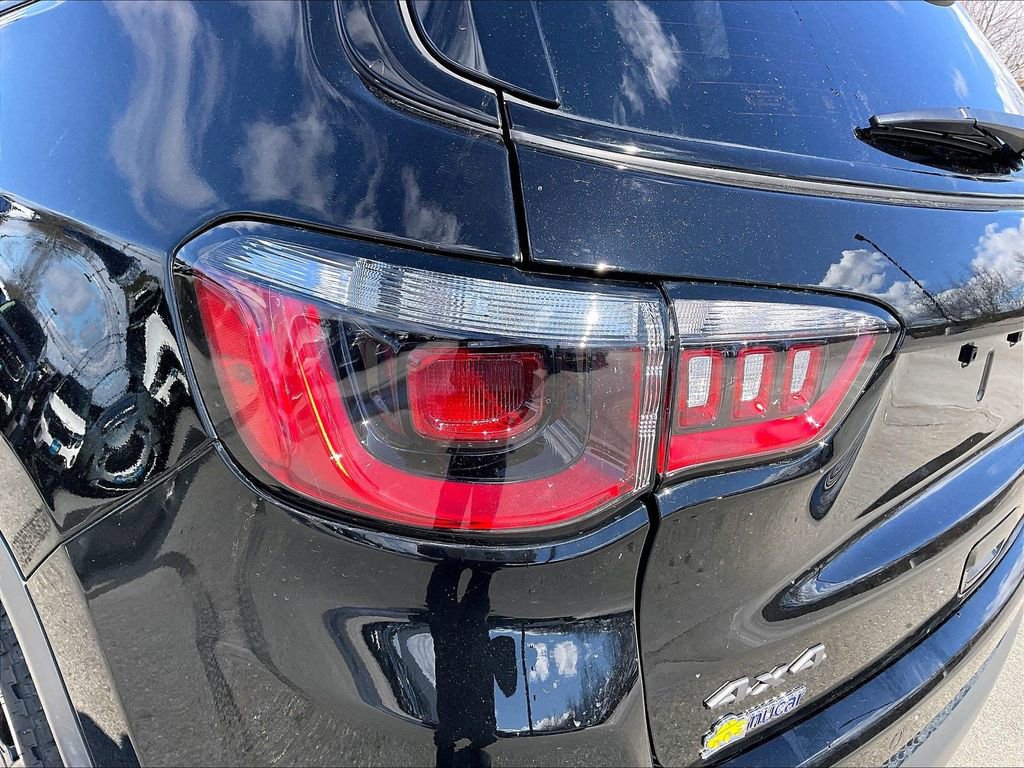 Used 2025 Jeep Compass Trailhawk image 30