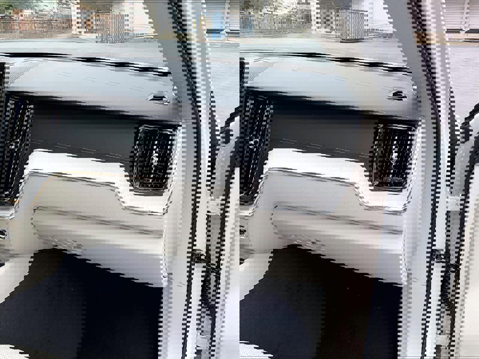 New 2026 Volvo XC60 B5 Ultra w/ Climate Package image 28