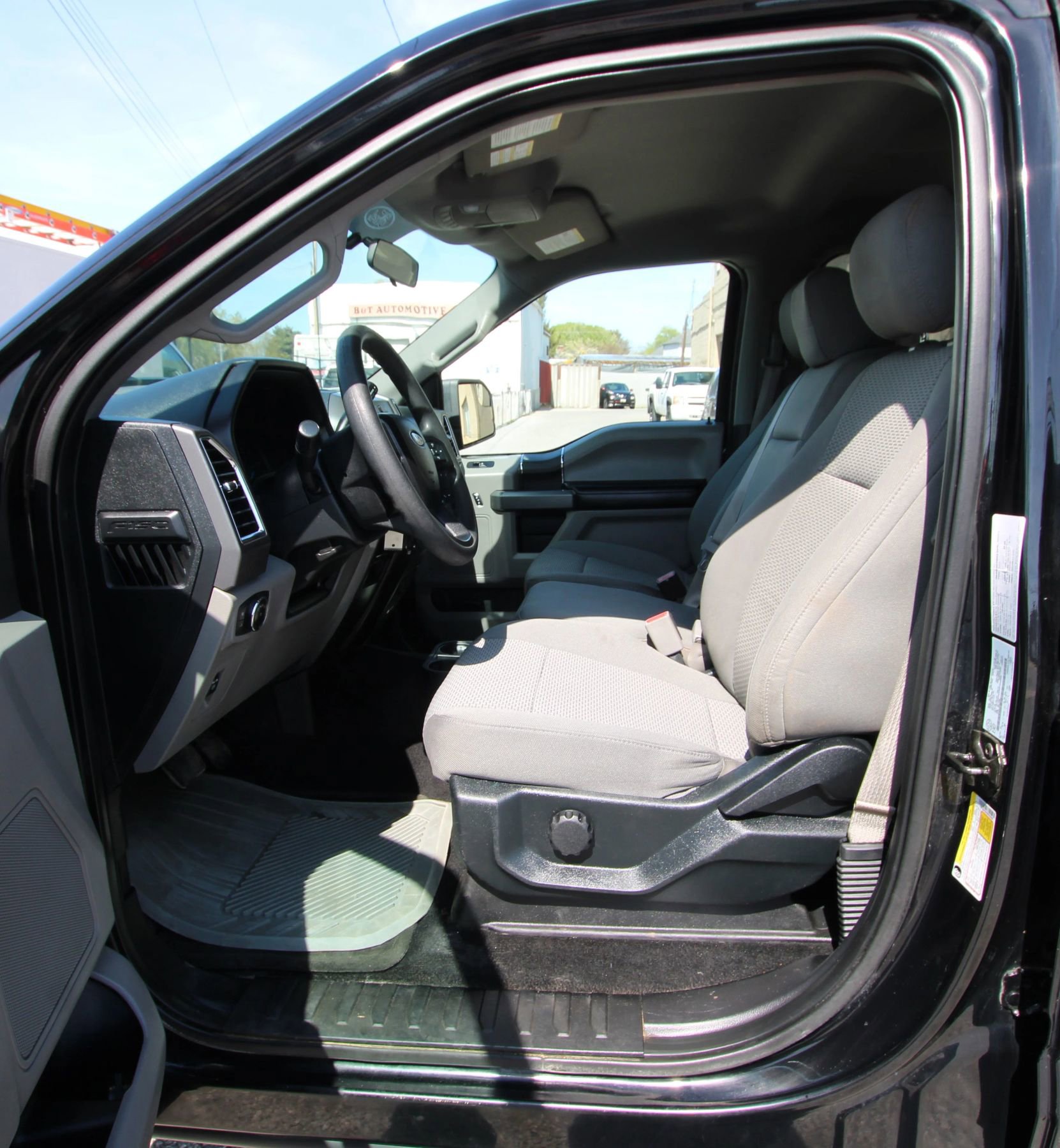 Used 2016 Ford F150 XLT w/ Trailer Tow Package image 9