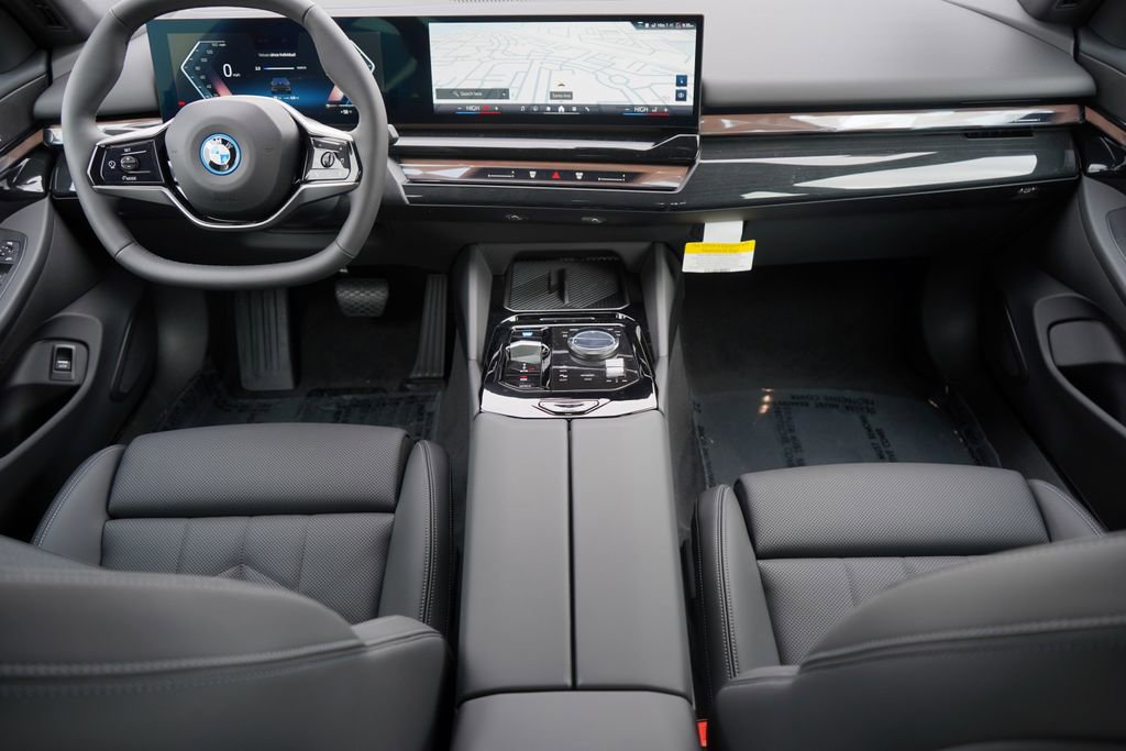 Used 2025 BMW i5 xDrive40 w/ Premium Package image 13