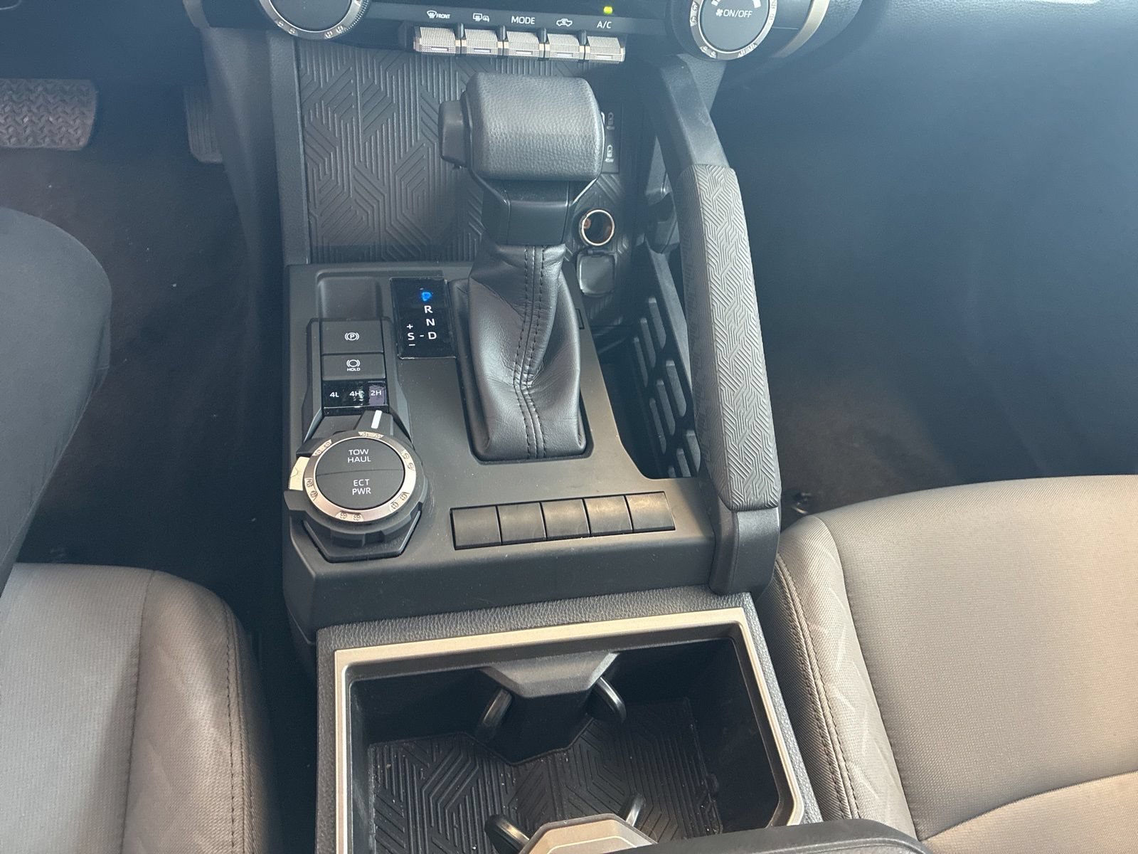 Used 2024 Toyota Tacoma SR5 AWD/4WD image 17