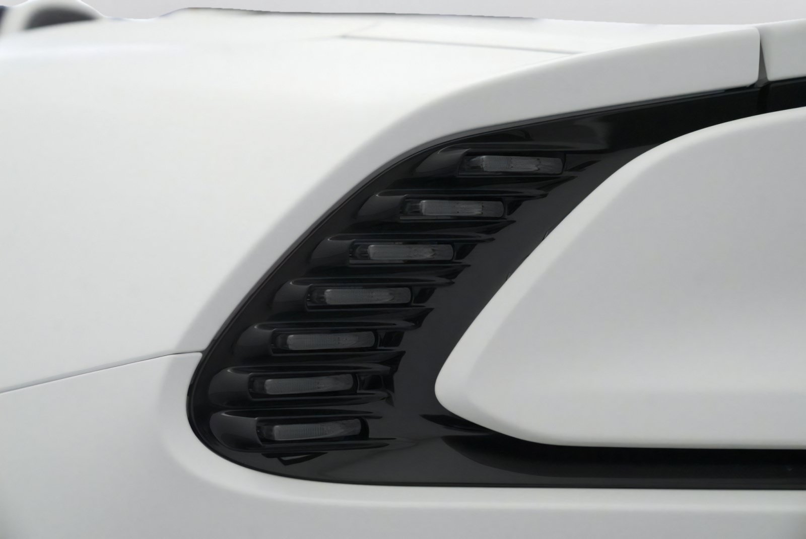 New 2026 Aston Martin Vanquish Convertible RWD image 40