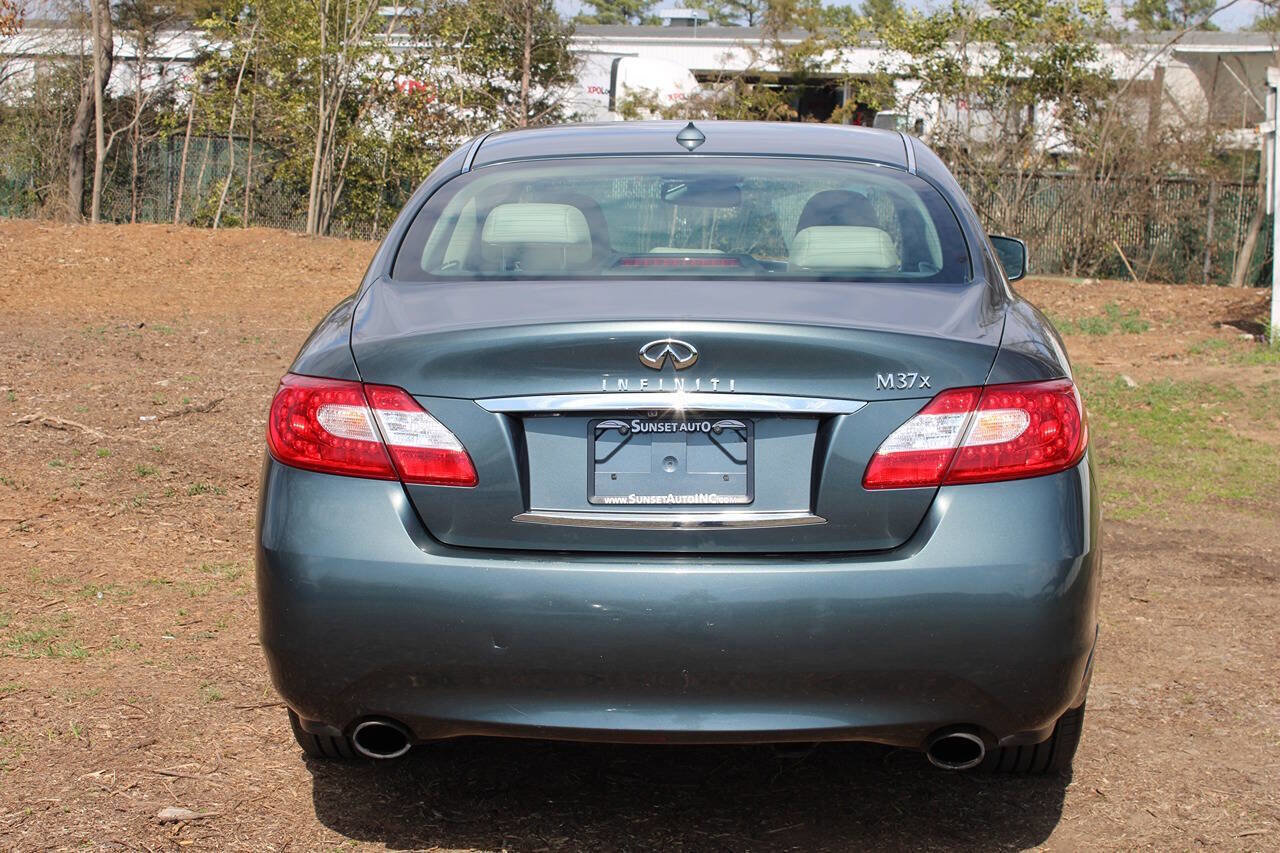 Used 2011 INFINITI M37 x w/ Deluxe Touring Pkg image 8