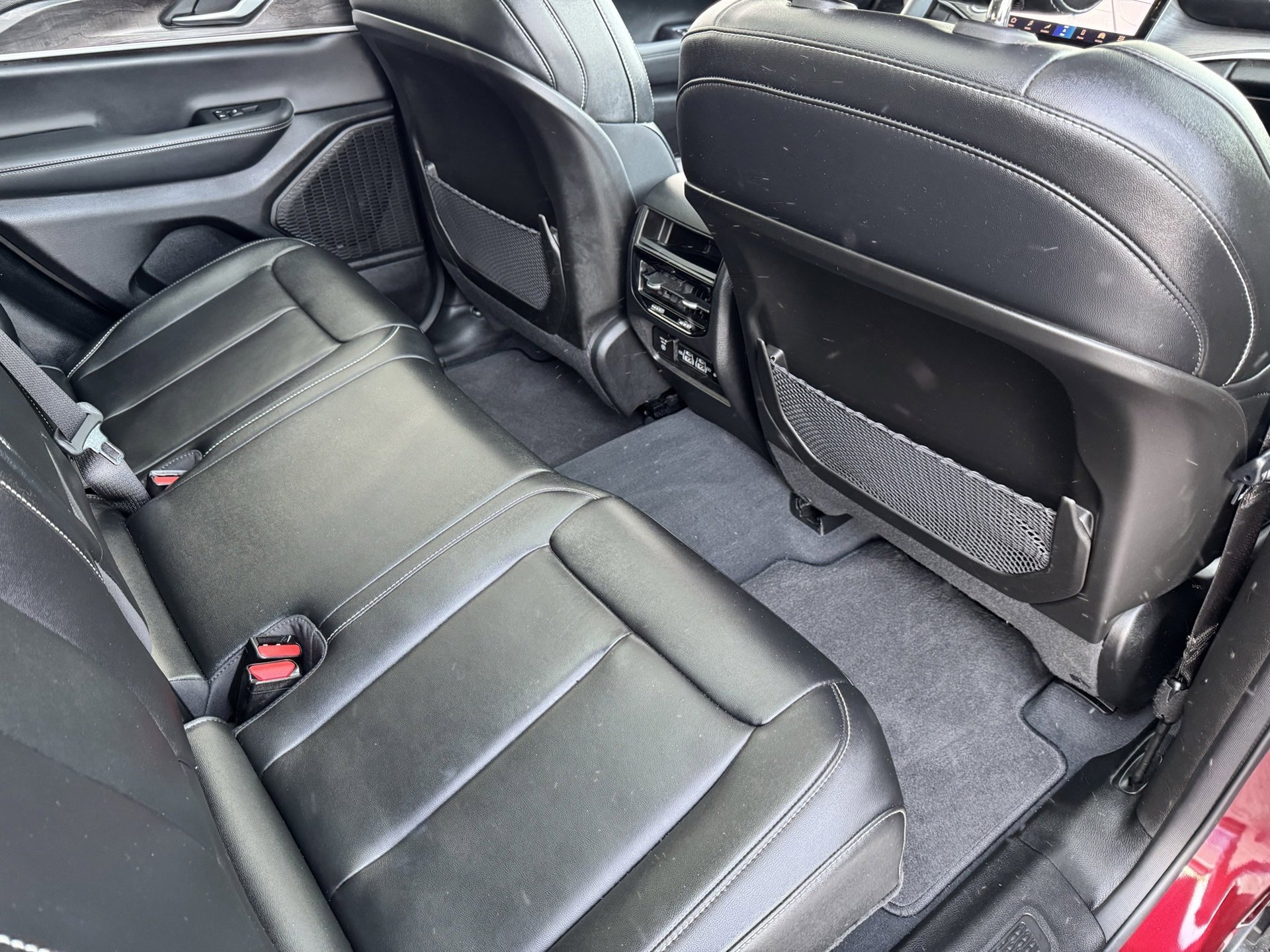 Used 2023 Jeep Grand Cherokee Limited image 13