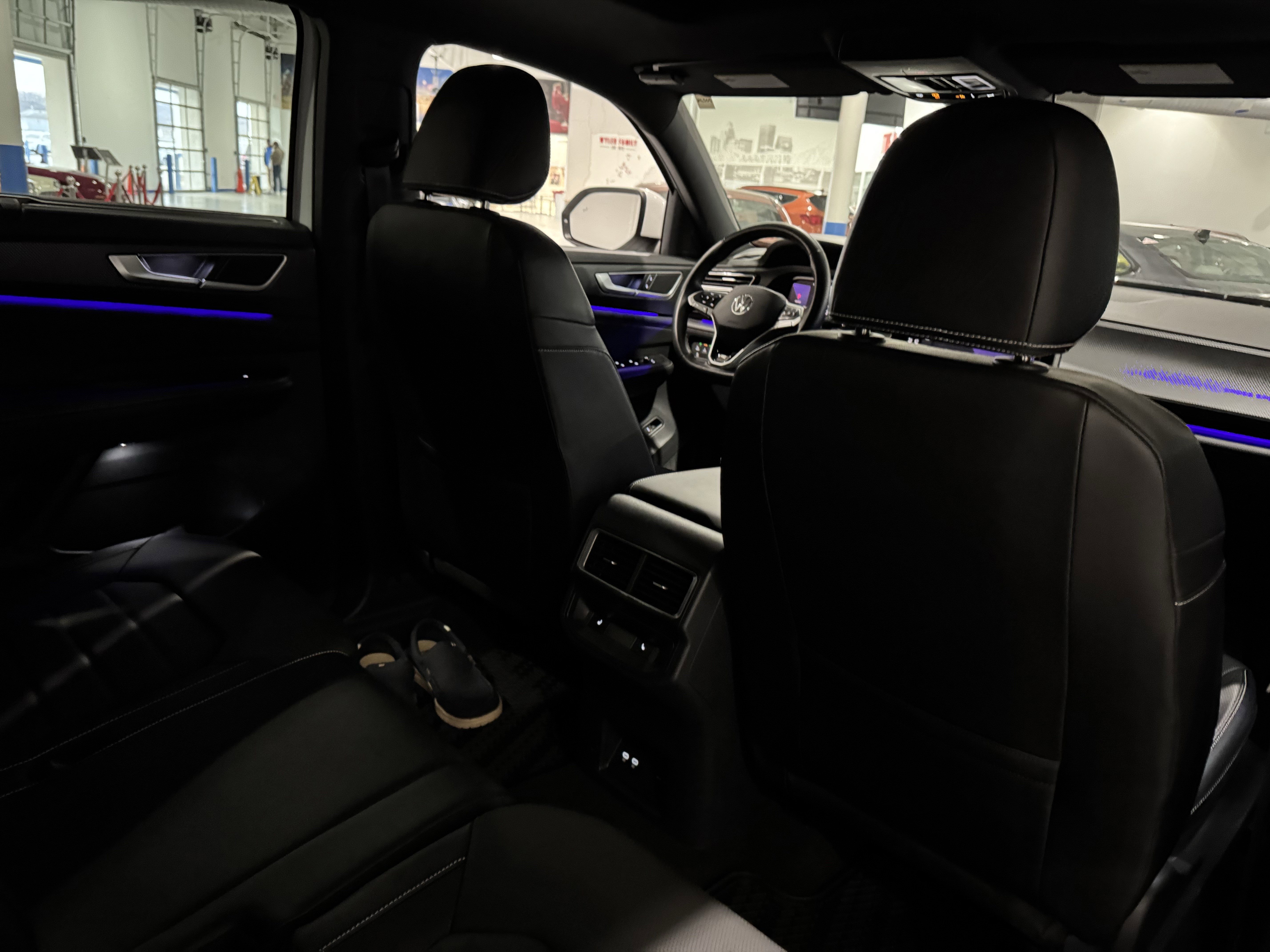 Used 2024 Volkswagen Atlas Cross Sport SEL R-Line image 37