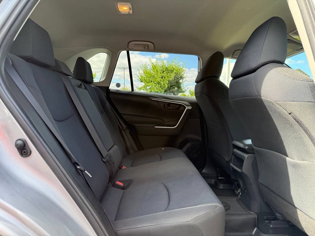 Used 2019 Toyota RAV4 LE w/ All Weather Liner Package AWD/4WD image 18