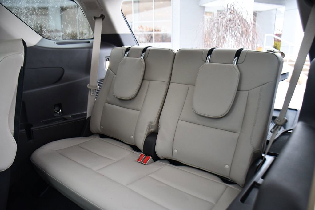 Used 2023 Ford Explorer Platinum w/ Technology Package image 21